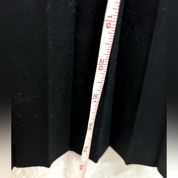 Midi Pleated black skirt | size 6 - Picture 5 of 6